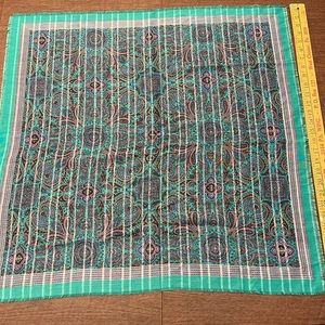 Green Scarf Paisley 29x30 preowned
